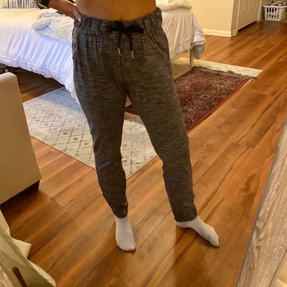 Lululemon on the fly sweatpants